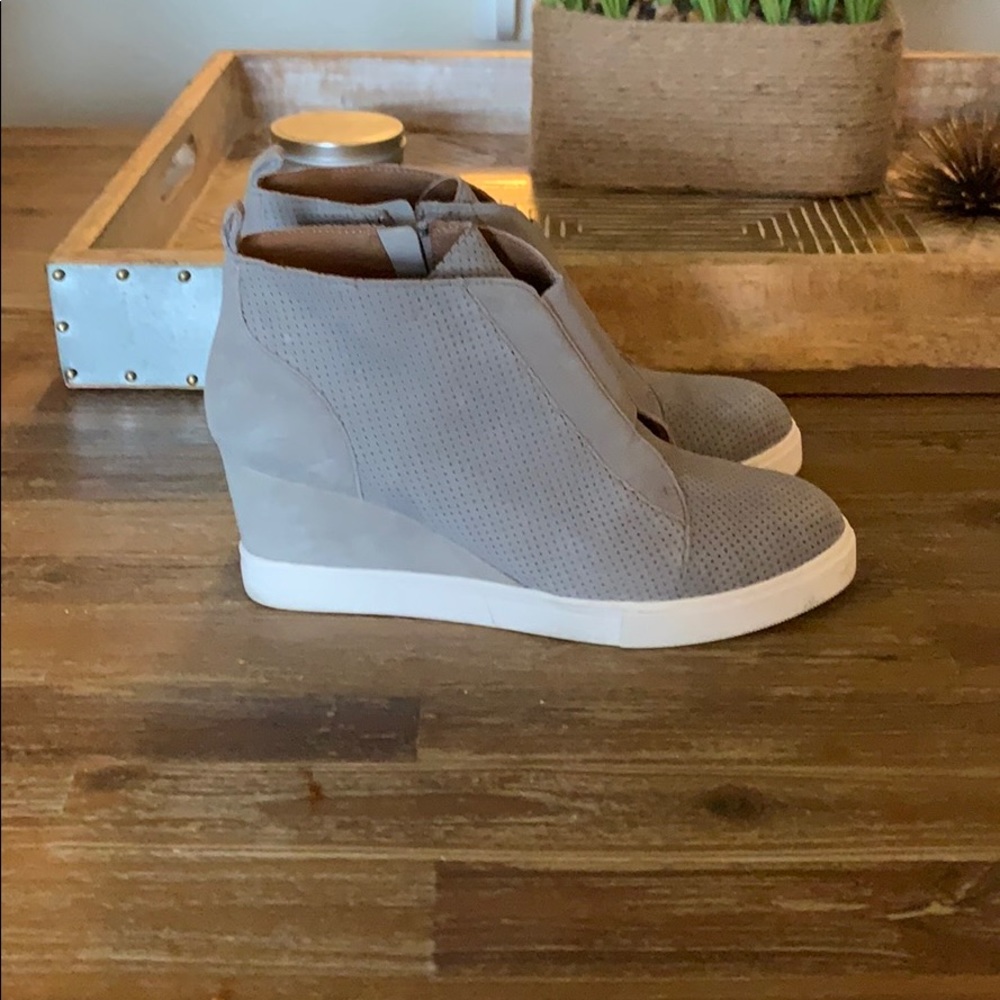 Bootie wedge tennis shoes♥️